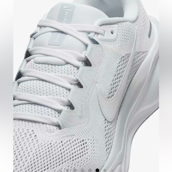 NIB Women’s Nike Air Zoom Pegasus 41 Size 9 White/Silver - Picture 7 of 10